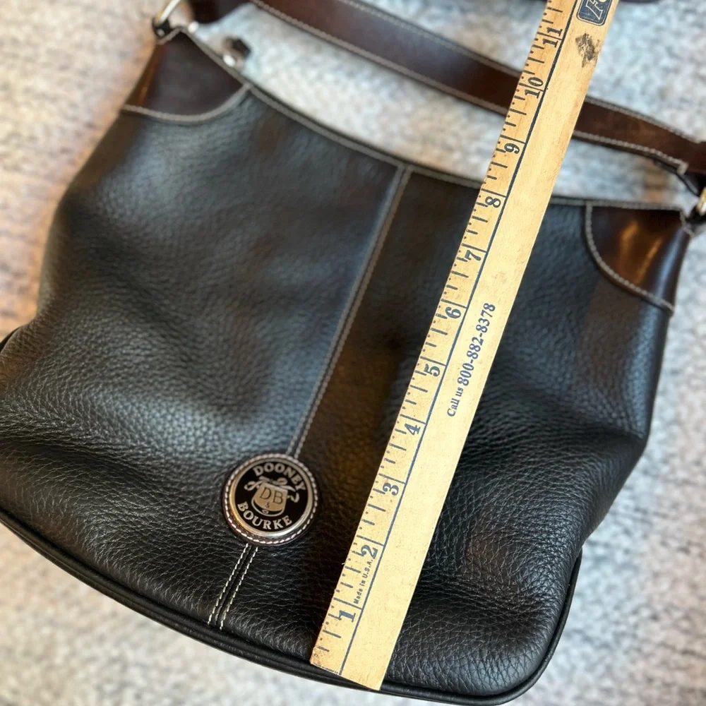 Dooney & Bourke classic dooney